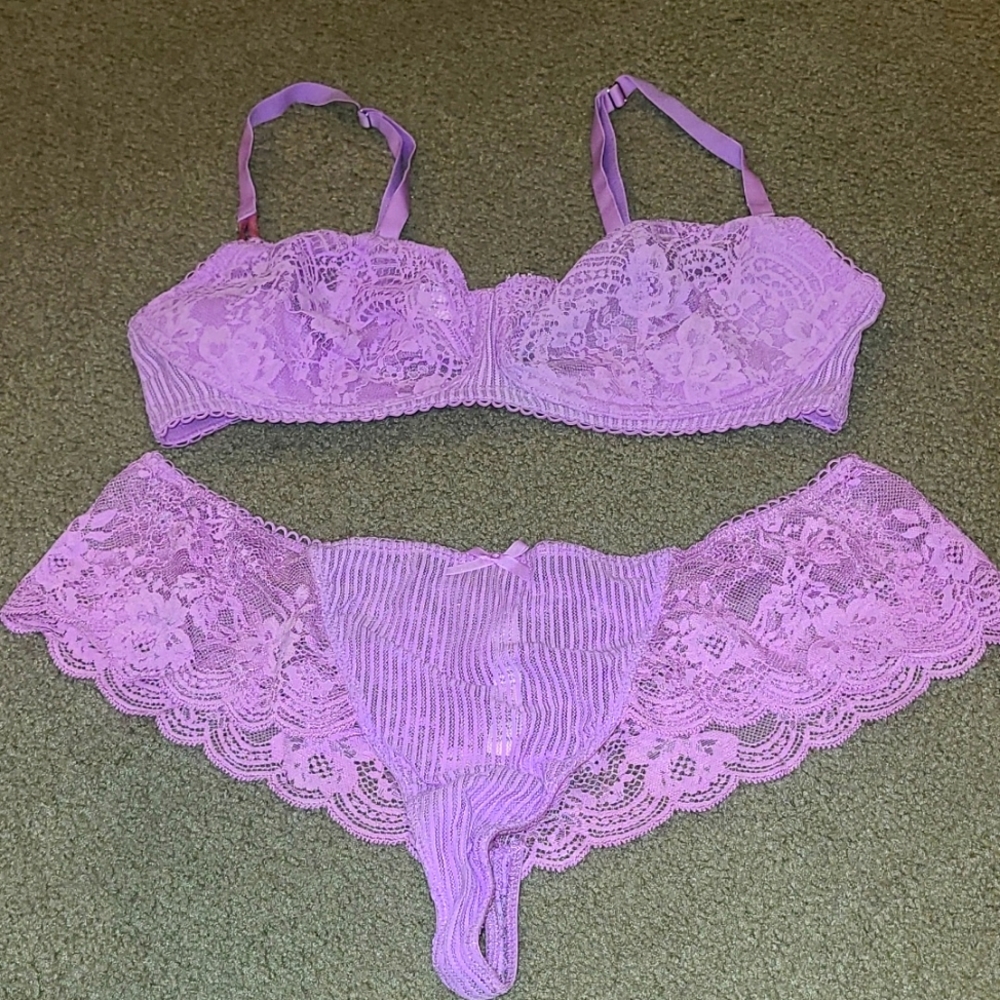 Victoria's Secret purple lace bra & panties set, bra sz 38 C and panties sz XL